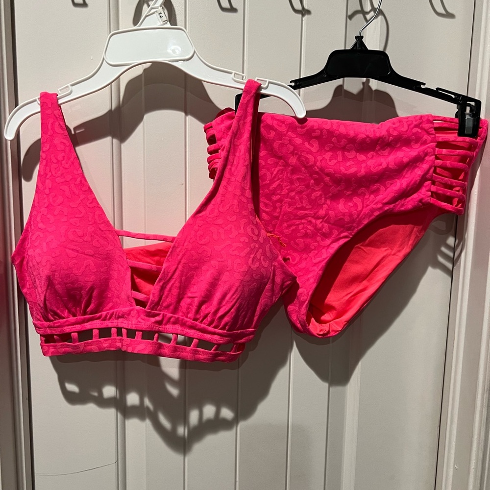 NWOT Hot Pink animal print  Women's Bikini Set sz large w/FREE sarong coverup